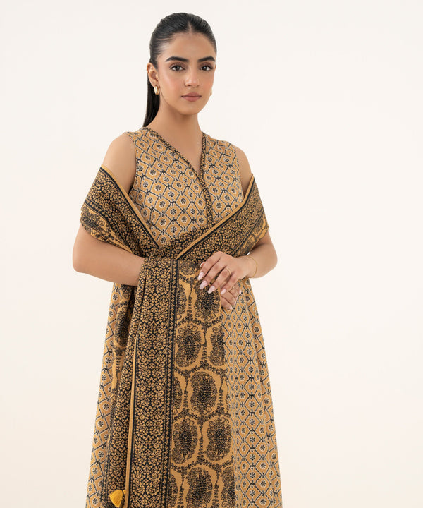 Sapphire Stitched 3 Piece Light Khaddar DD25V7-24 - Salai - Sapphire RTW Winter 2025 